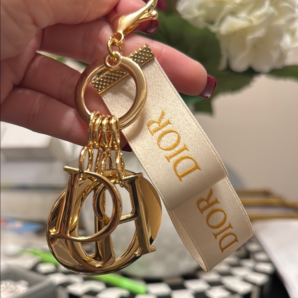 - Dior Gold Charm Keychain - Picture 4 of 5